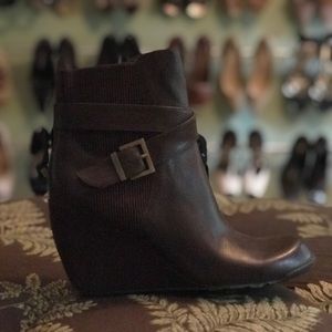 🆕 Reaction Kenneth Cole brown wedge ankle boots